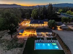 Wander Sonoma Farmhouse - Image 4